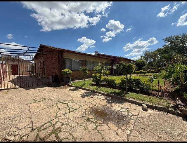 11 BEDROOM HOUSE FOR SALE IN VANDERBIJLPARK CE 2